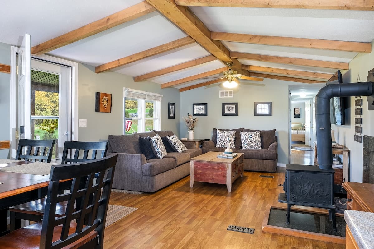 Private Home/Cabin, Mtn Views, Skiing, Pond, River gallery image 2